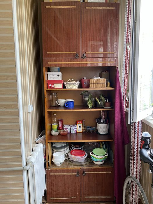 продается посудный шкаф