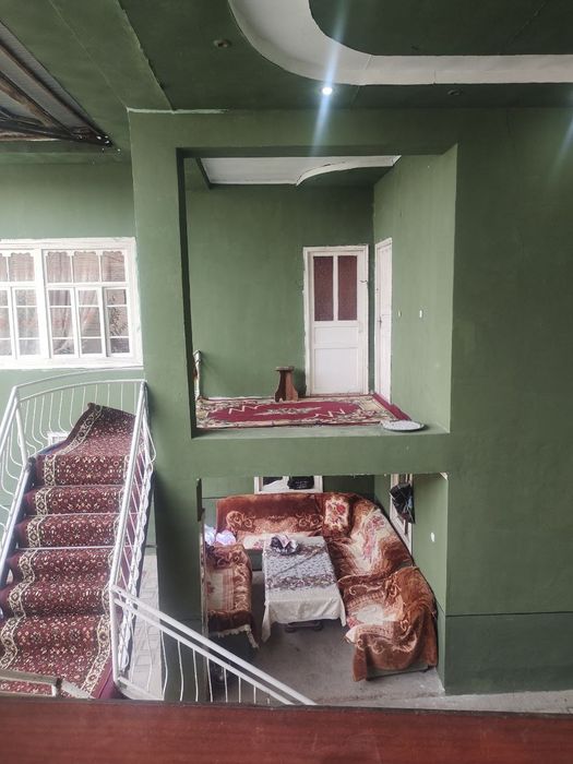 6 сотикли ховли Уй сотилади ёки 5-микрарайондеги домларга бартер