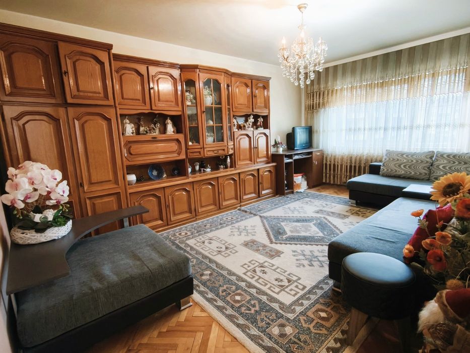 Proprietar, vând apartament tip PB, 3 camere , et.3, pe str Simion Barnutiu-la intersectia zonelor central, Calea Aradului, Prima