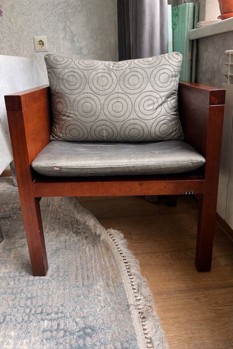 Кресло деревянное