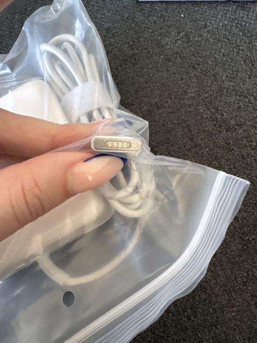 Адаптир със зарядно за Macbook