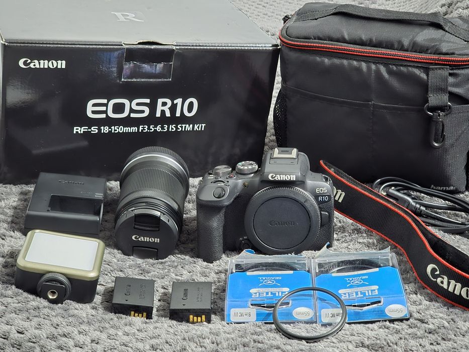 Aparat foto canon r10