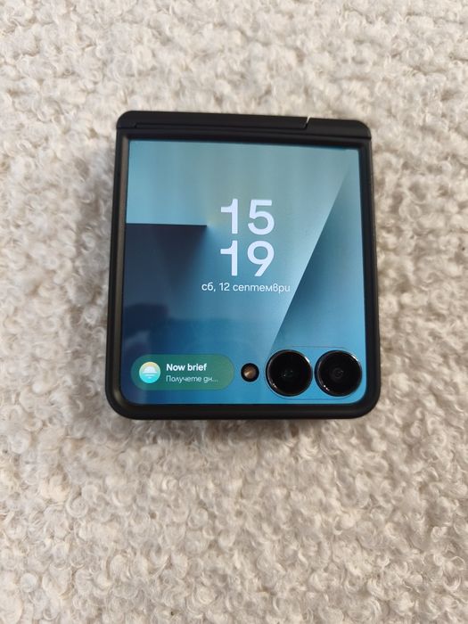 Samsung Galaxy Flip 7 12 Ram 256 Rom като нов