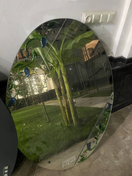 зеркало для салона красоты в хорошем состоянии