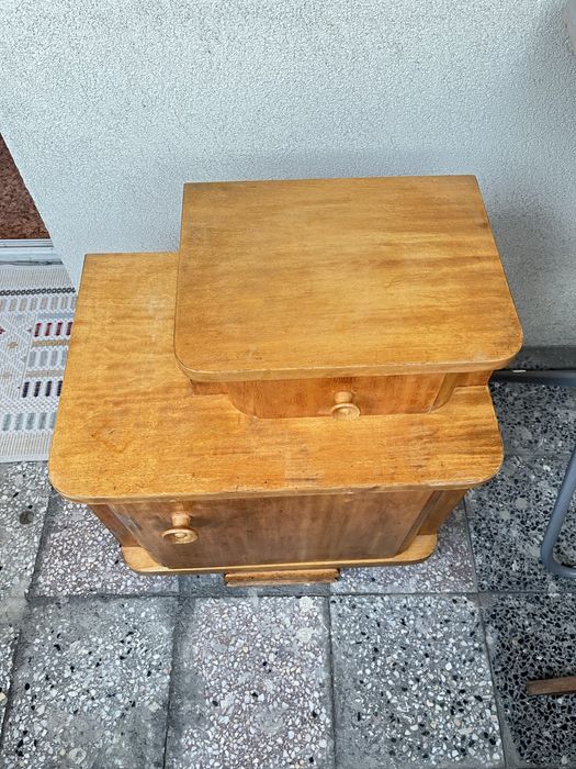 Нощни шкафчета с антикварна стойност