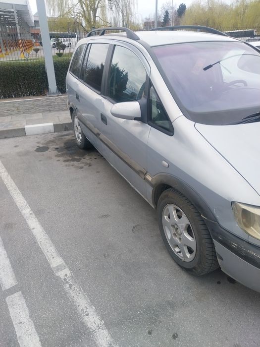 Продавам  опел зафира дизел  много  добре работи   обслужвана е винаги