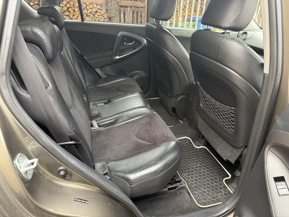 Se vinde Toyota rav4