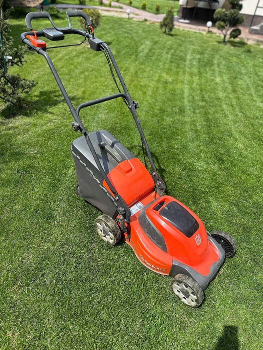 Masina electrica de tuns gazon Husqvarna