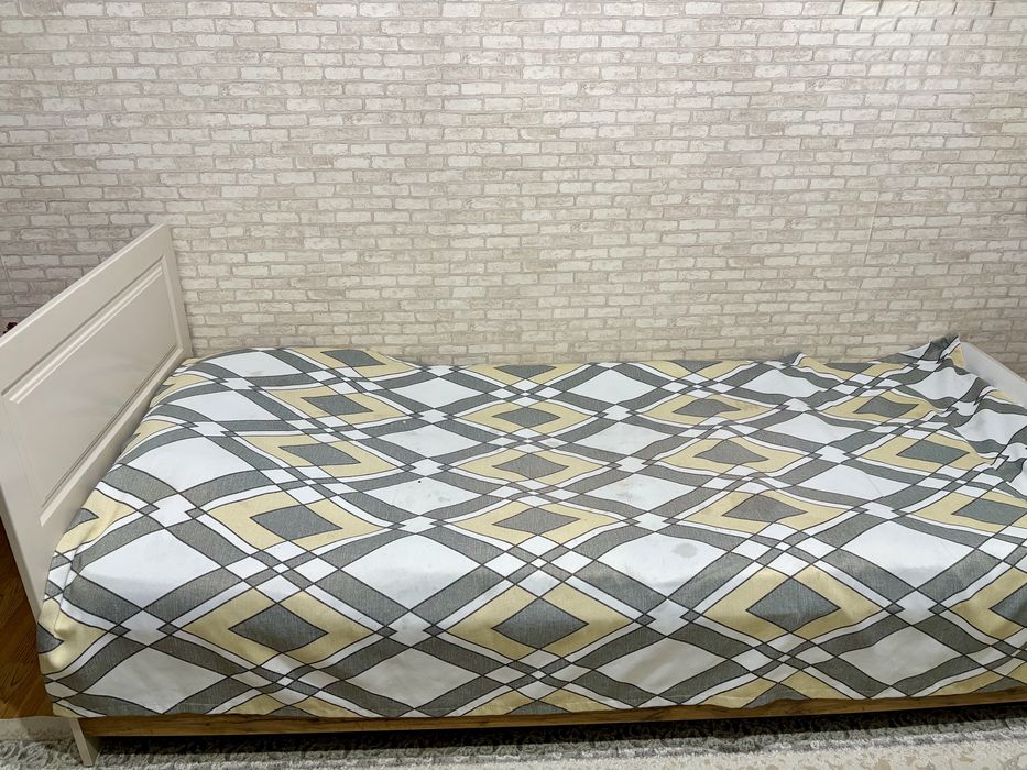 Кровать с матрасом