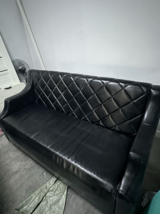 Диван кожаный для офиса