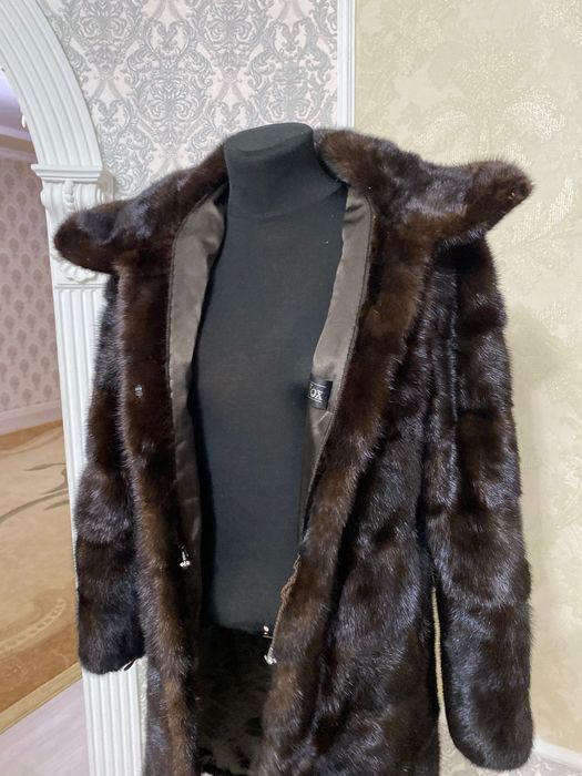 Норковая шуба с капюшоном в хорошем состоянии