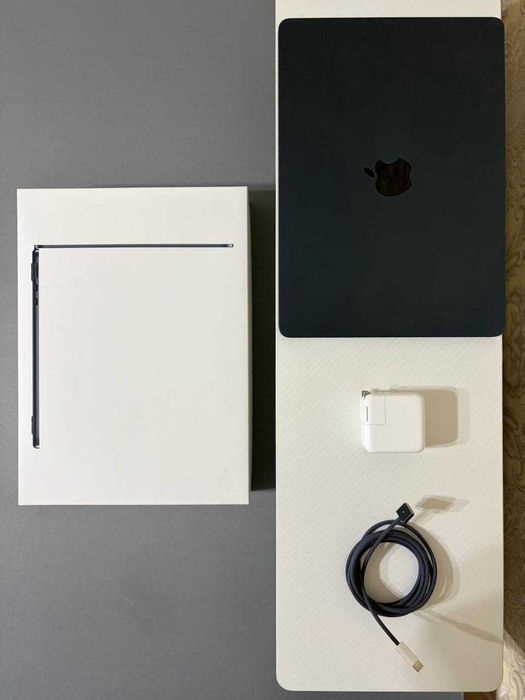 MacBook Air M3 13" (8/256) — Holati ideal, Full Box