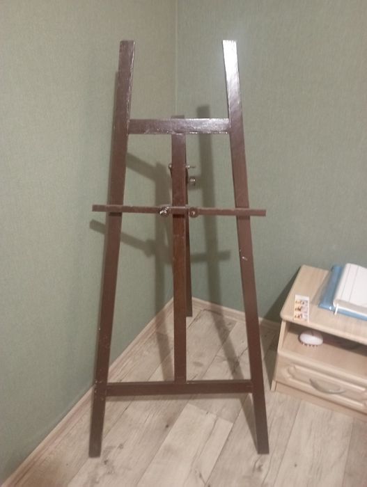 Продам мольберт деревянный