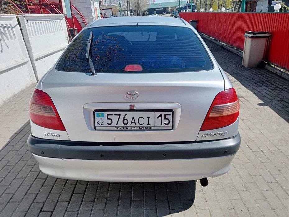 Тойота Авенсис 2001 год.