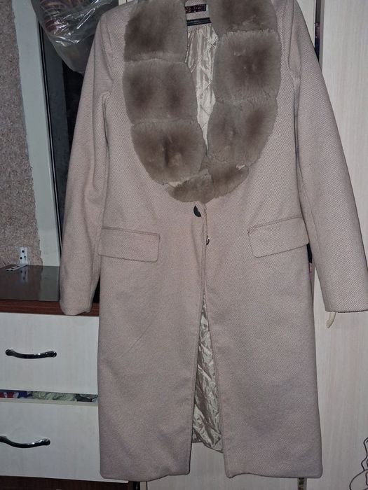 Прадаю пальто хороший женски