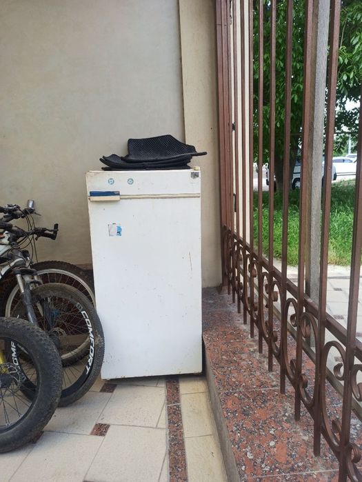 Холодильник сотилади