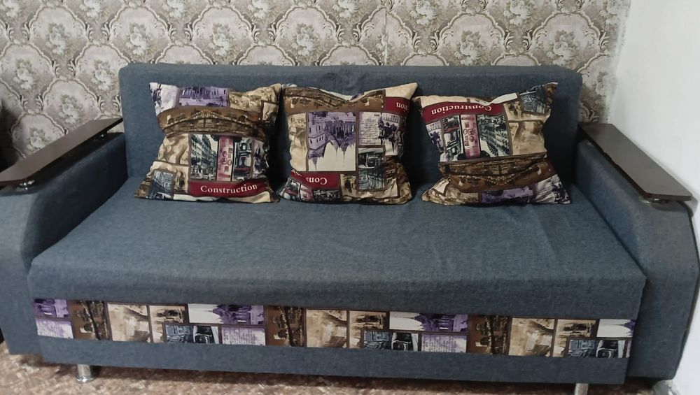 Срочно продам шкаф стенку и диван.