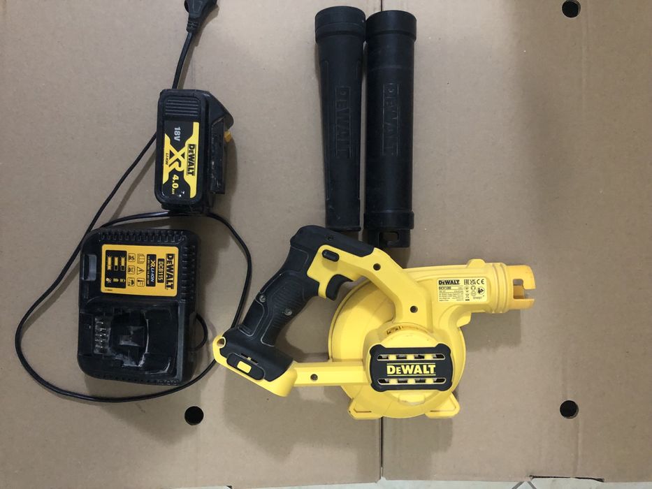 Suflanta Dewalt DCV 100