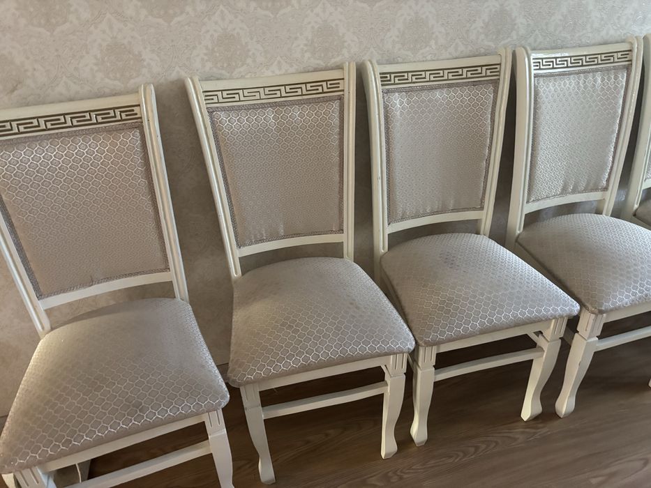 Стол со стульями