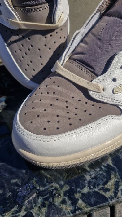 Jordan 1 Low Reverse Mocha