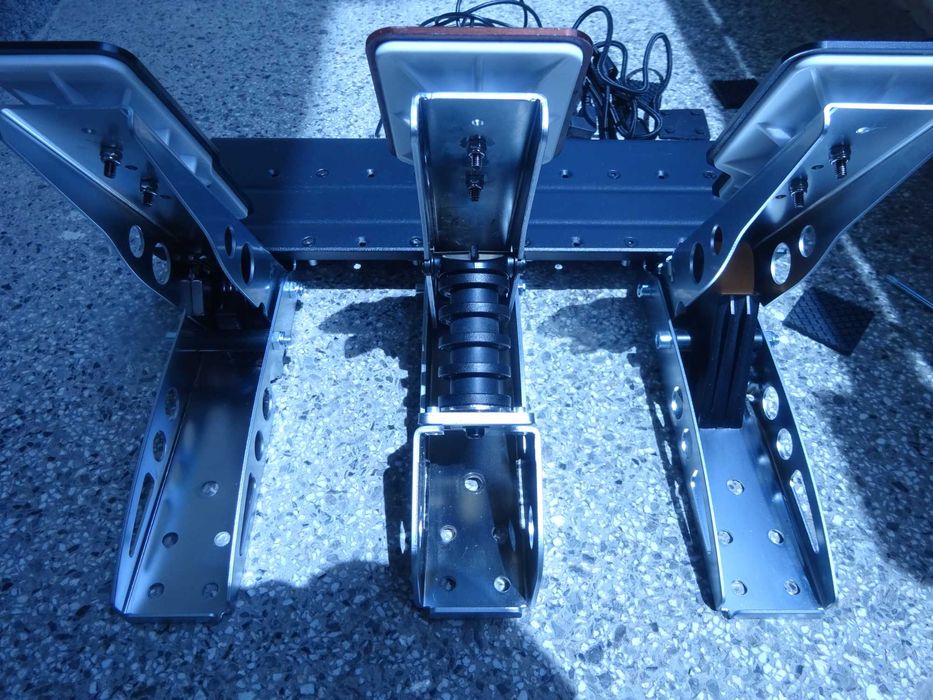 Продавам Fanatec CSL Pedals Load Cell с CSL Pedals Tuning Kit