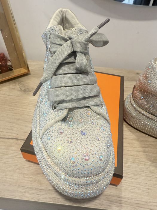 Уникален блясък ! Кецове за всеки повод