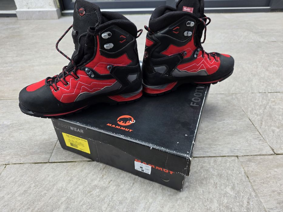 Vând bocanci iarna Mammut advanced high gtx
