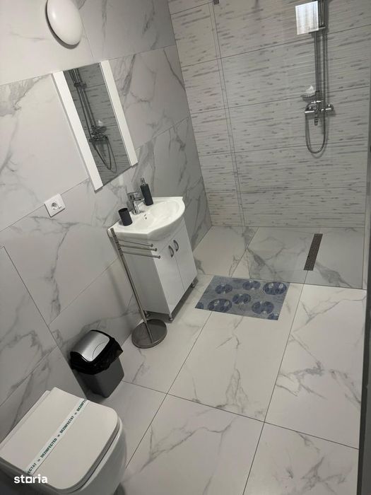 Casa semideckată cu 9 camere, în oraș