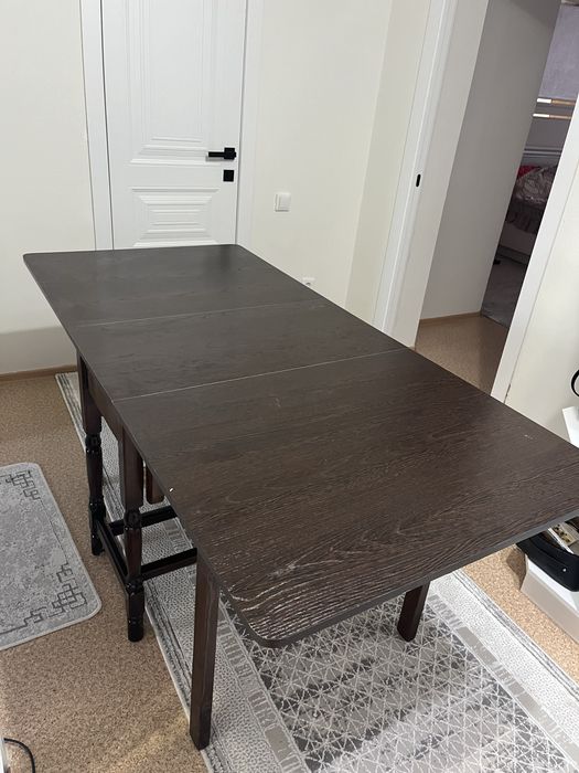 Продам стол книжку