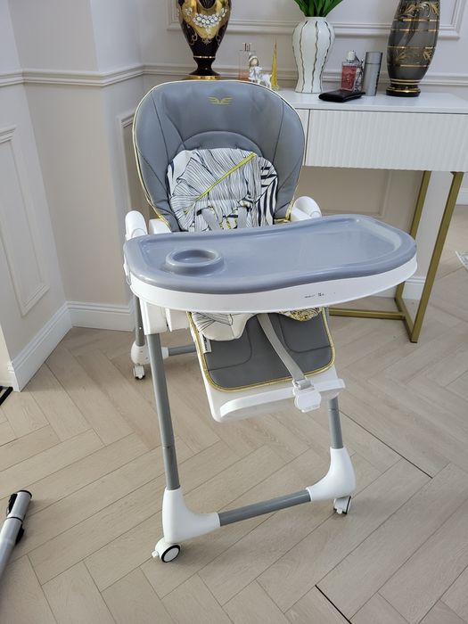 Срочно продам детский стол обеденный...