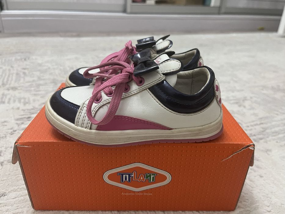 Продам детскую обувь