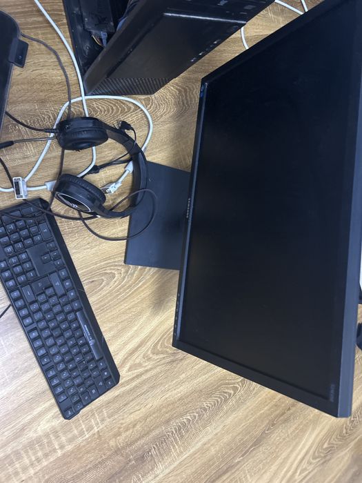 Vand pc cu monitor +restul