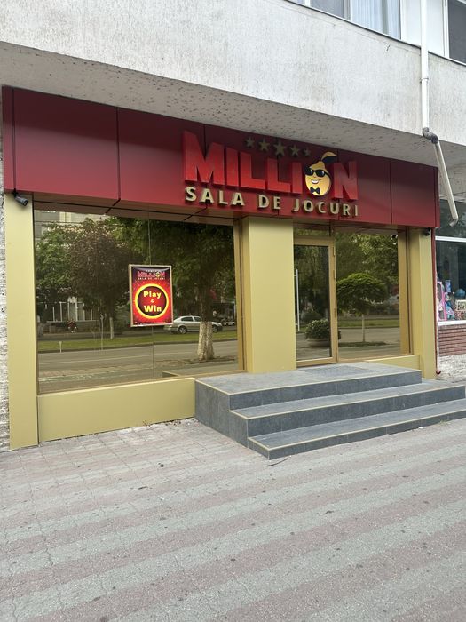 Inchiriez spatiu comercial tel 0755533352