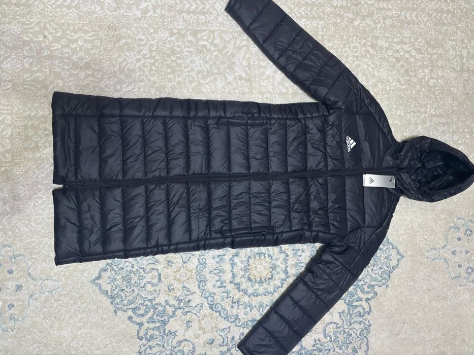 Adidas куртка новый