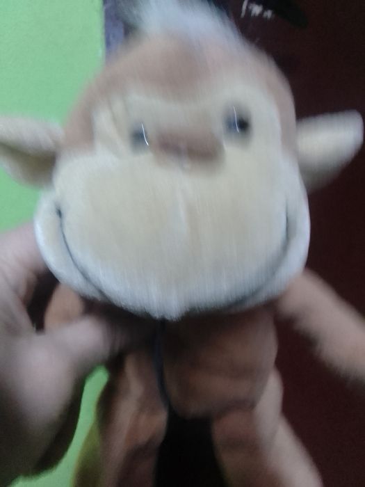 Красива плюшена маймунка