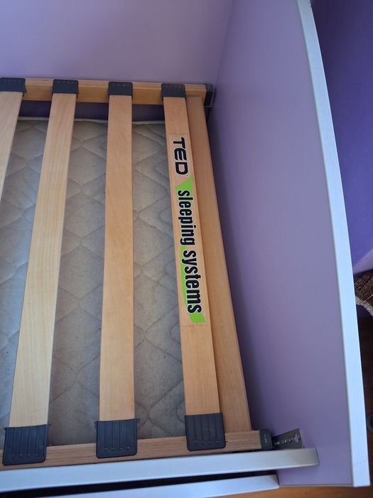 Легло тип сандвич, част от обзавеждане на детска стаея