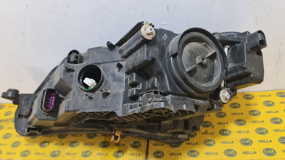 Far xenon led Skoda Superb 3 3v b8 3V1941016A dreapta avariat