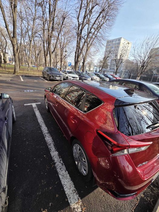 TOYOTA Auris  Hatchback hibrid 1.8L - pret usor negociabil