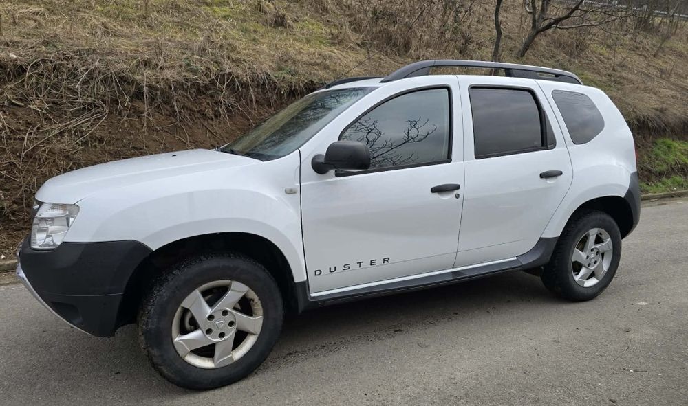 Vând Dacia Duster