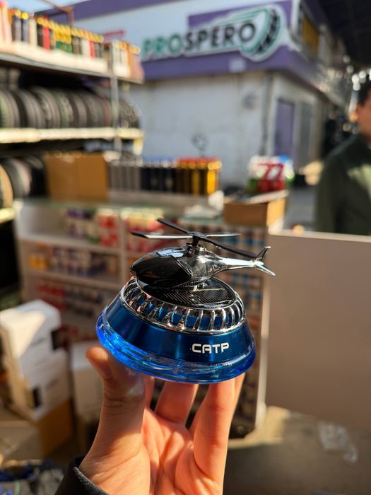 Suvli vertalyot keldi quyosh nuri ostida aylanib turadi hidi juda yaxs