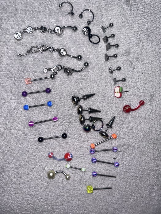Vand Piercinguri diferite modele