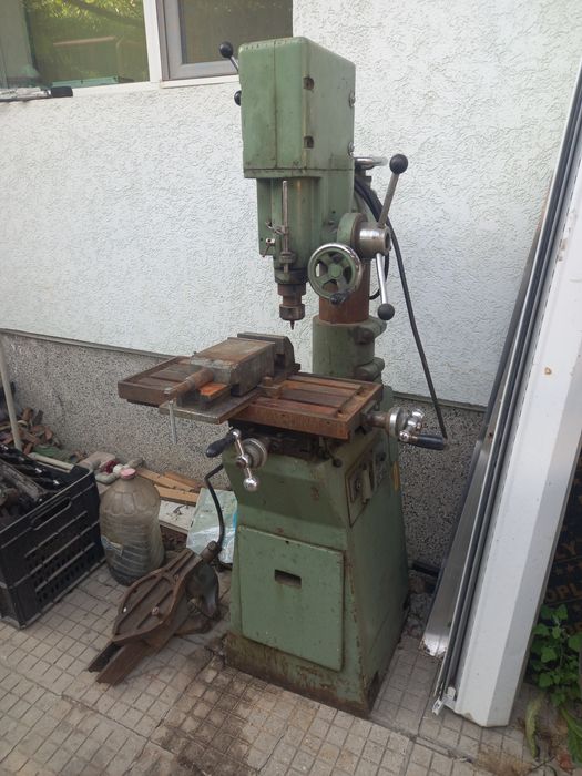 Колонна Бормашина или фреза