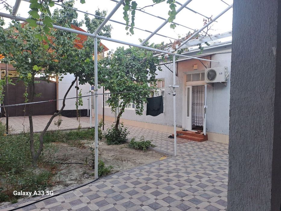 Продаётся дом  4.5 соток.  2 этажа  и подвал