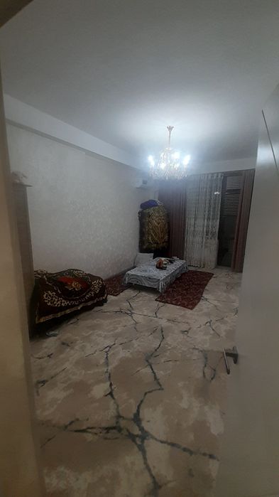 1 xonali Kvartira sotiladi