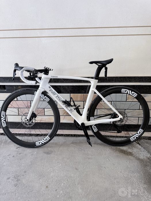 Road bicycle winspace. Yo’l velosipedi.