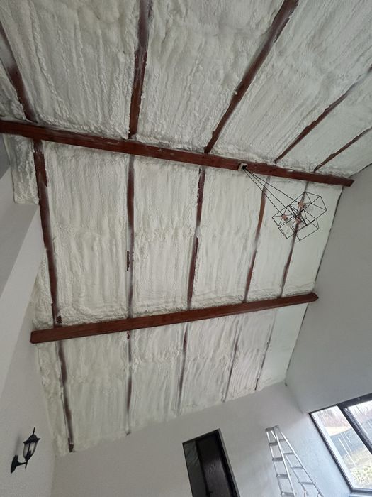 Izolatii cu spuma poliuretanica IZOMAX(mansarde, poduri, hale) premium