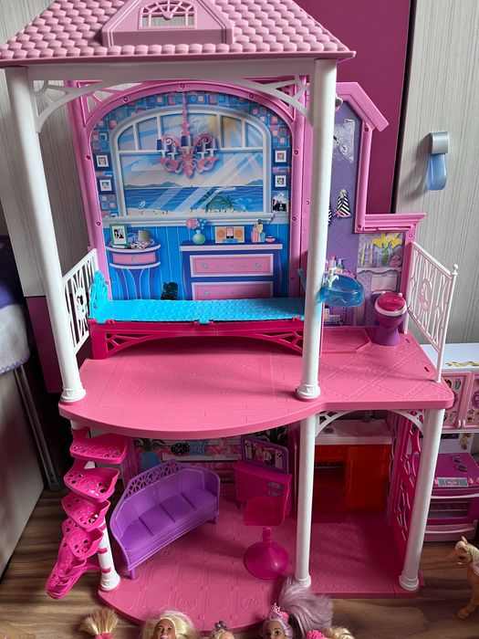 Лот къща за кукли на Барби, кола на Барби,с кукли и аксесоари