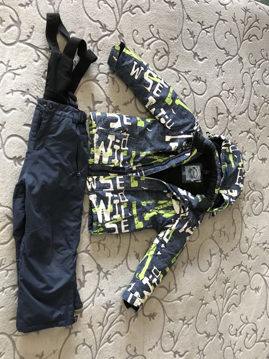 Продам зимний костюм (куртка+комбинезон)