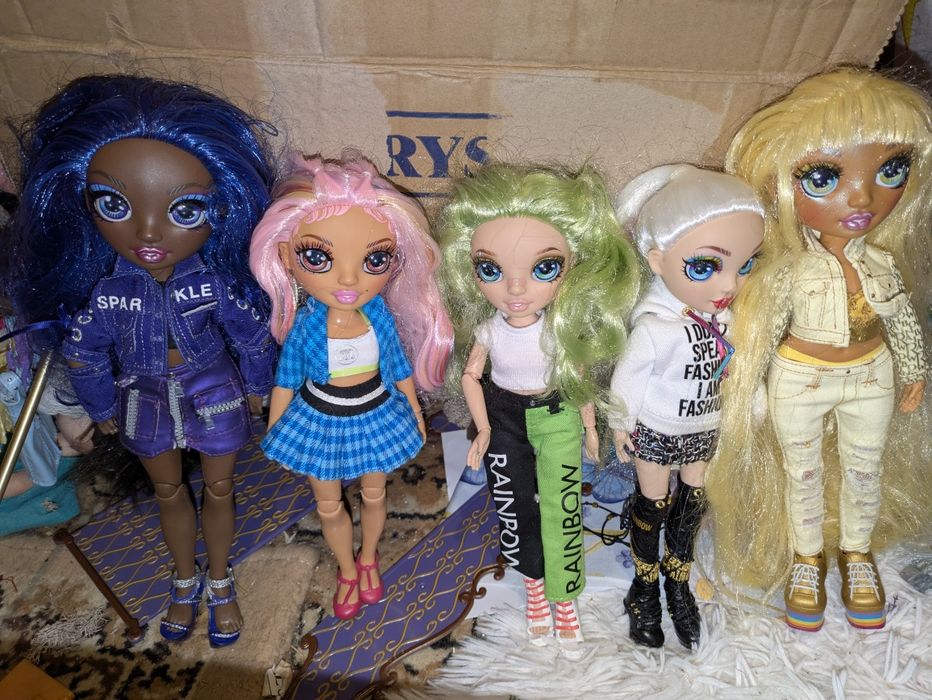 Păpuși Rainbow high