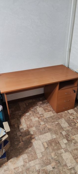 Компьютерный стол продам